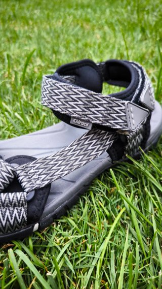 Sandalias Chiruca negras y grises