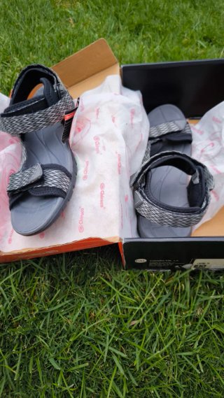Sandalias Chiruca negras y grises