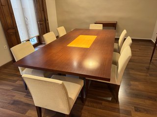 Mesa de reuniones grande y 8 sillas