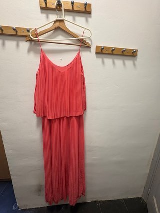 Vestido maxi plisado coral