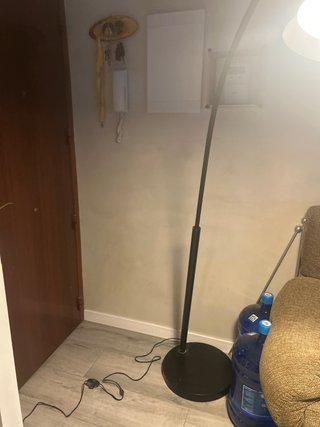 Lámpara de pie dorada