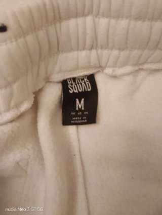 Pantalón chándal blanco con cruces negras
