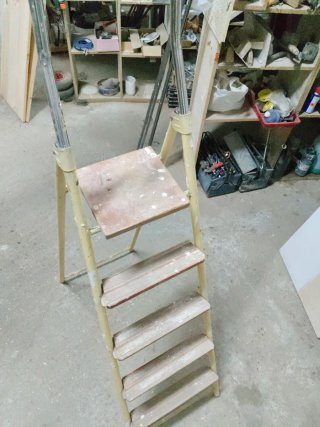 Escalera de tijera plegable