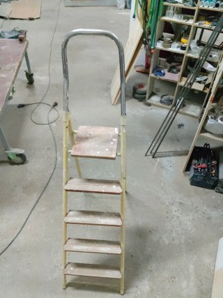 Escalera de tijera plegable