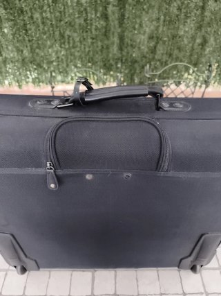 Maleta portatrajes negra Kenneth Cole Reaction