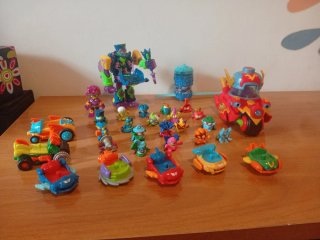 Lote Superthings Figuras y Vehículos