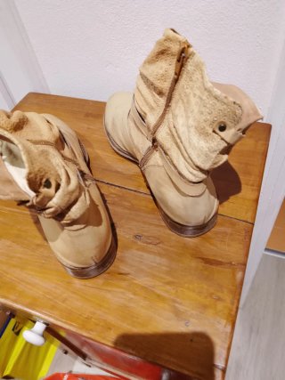 Stivali biker in pelle color crema n.40
