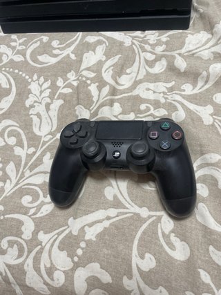 Consola PS4 Pro + 3 Juegos