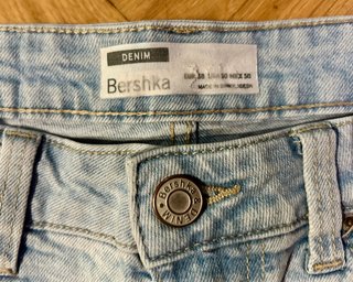 Pantalón corto vaquero Bershka Roto Talla M