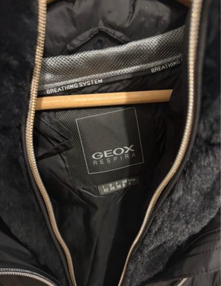 Abrigo Geox Negro con Capucha y Pelo