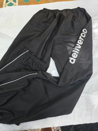 Pantalón de lluvia Deliveroo negro