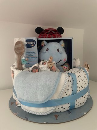 Tarta de pañales bebé azul
