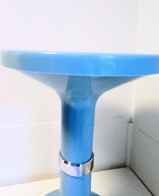 Taburete auxiliar azul vintage plástico