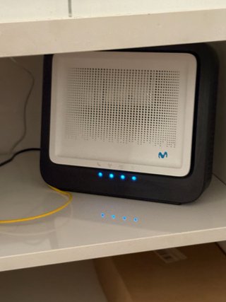 Router Movistar Blanco y Negro