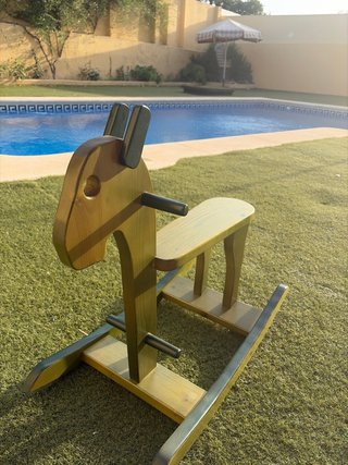 Caballo balancín de madera