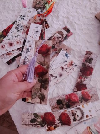 Lote de papelería: marcapáginas y tarjeta
