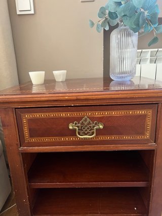 Mesita de noche madera con marquetería mexicana
