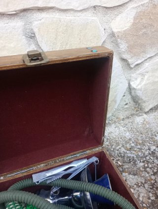 Baúl de madera con detalles hierro