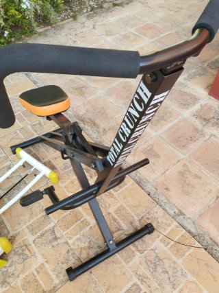 Máquina Gimnasio Total Crunch y máquina aductores
