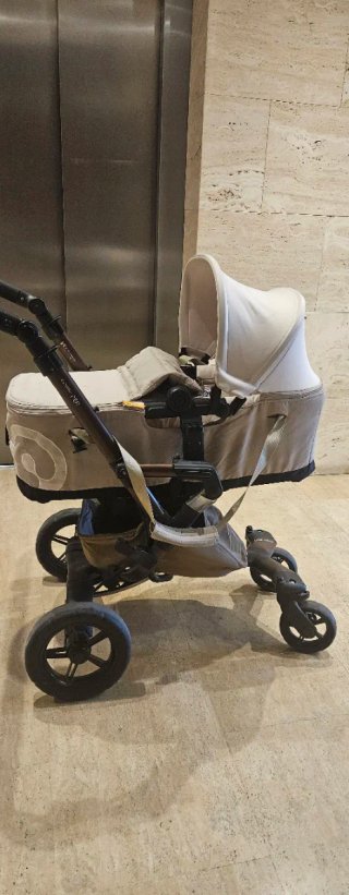 Carrito de bebé con capazo y asiento