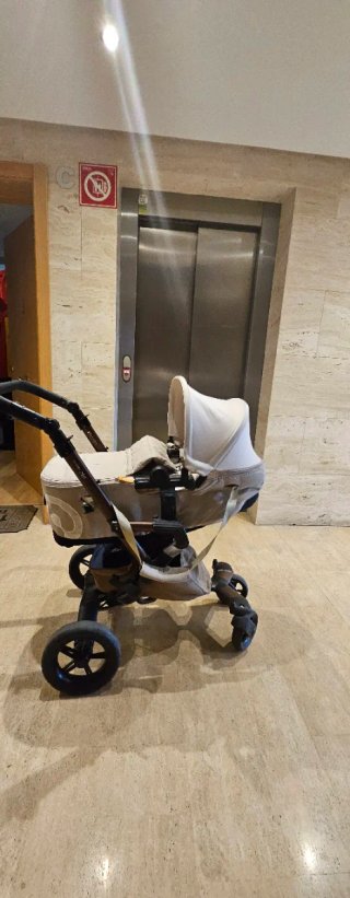 Carrito de bebé con capazo y asiento