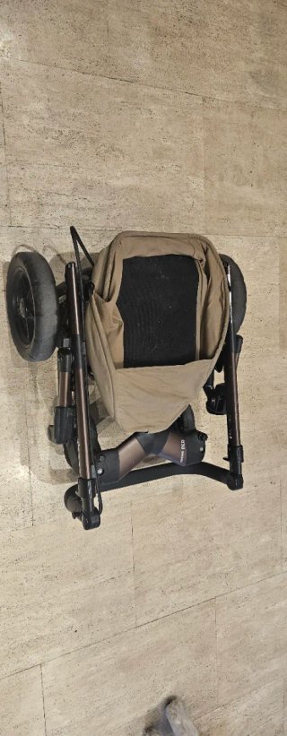Carrito de bebé con capazo y asiento