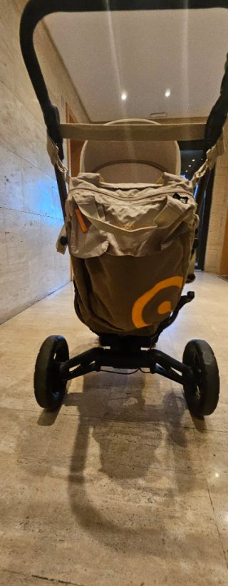 Carrito de bebé con capazo y asiento