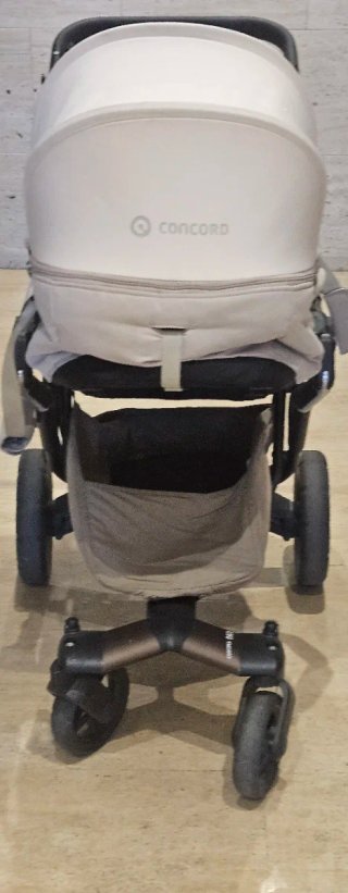 Carrito de bebé con capazo y asiento