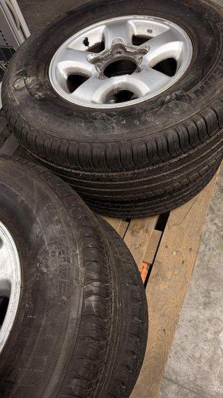 JUEGO 5 LLANTAS TOYOTA LANDCRUISER HDJ 100