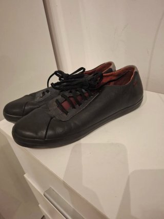 Zapatos Camper Negros y Rojos