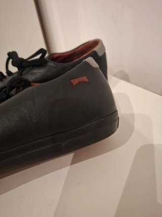 Zapatos Camper Negros y Rojos