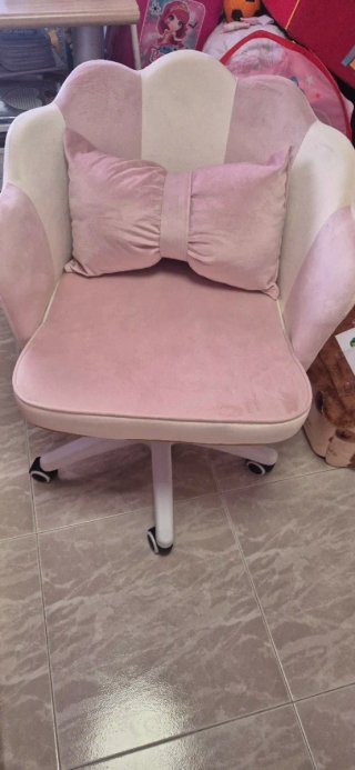 Silla de maquillaje rosa y blanca