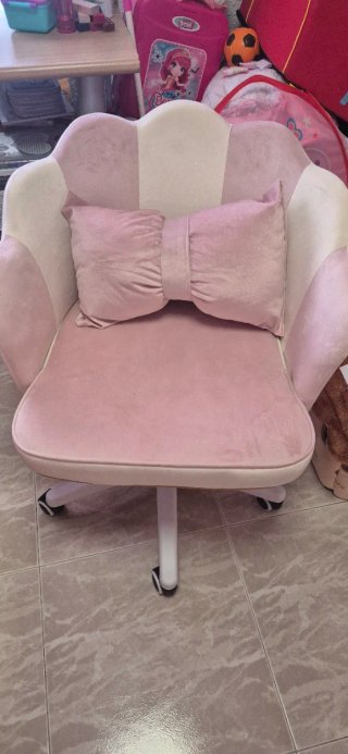 Silla de maquillaje rosa y blanca