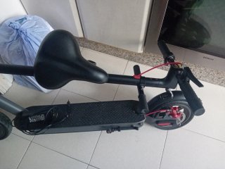 Patín Eléctrico Extreme R9,con sillín y cargador.