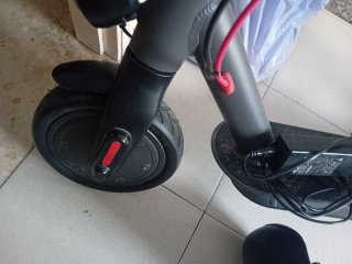 Patín Eléctrico Extreme R9,con sillín y cargador.