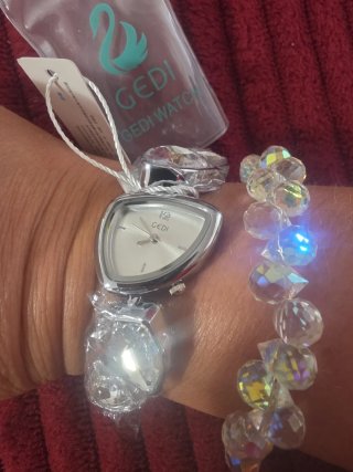 Reloj Gedi plateado  con cristales triangulares