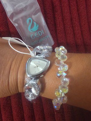 Reloj Gedi plateado  con cristales triangulares
