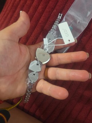 Reloj Gedi plateado  con cristales triangulares