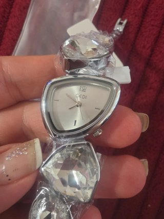 Reloj Gedi plateado  con cristales triangulares