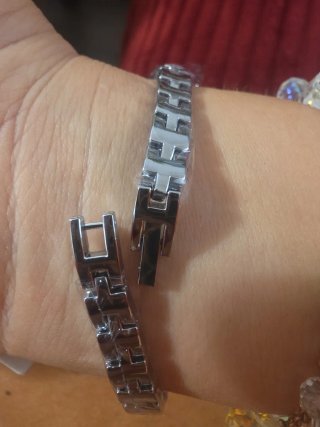 Reloj Gedi plateado  con cristales triangulares