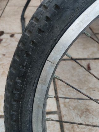 Bicicleta BMX montada a piezas