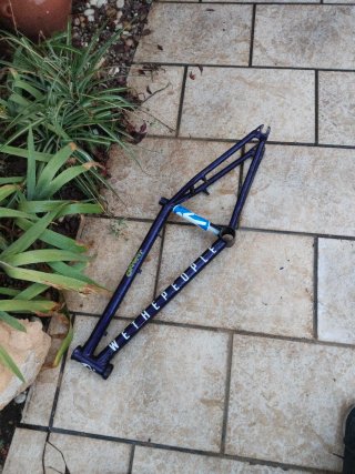 Bicicleta BMX montada a piezas