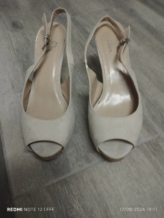 Zapatos de tacón beige mujer