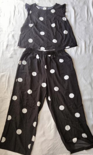 Conjunto blusa y pantalón lunares