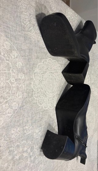 Botines negros plataforma 2 cm , tacón 9 cm.