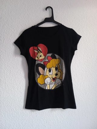 Camiseta negra con estampado de dibujos animados