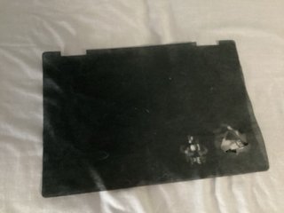 Funda para tablet negra y roja