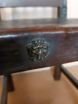 Silla antigua madera tallada asientos piel
