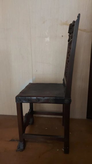 Silla antigua madera tallada asientos piel