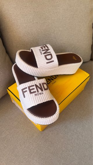 Sandalias Fendi Roma Plataforma Blanca Marrón